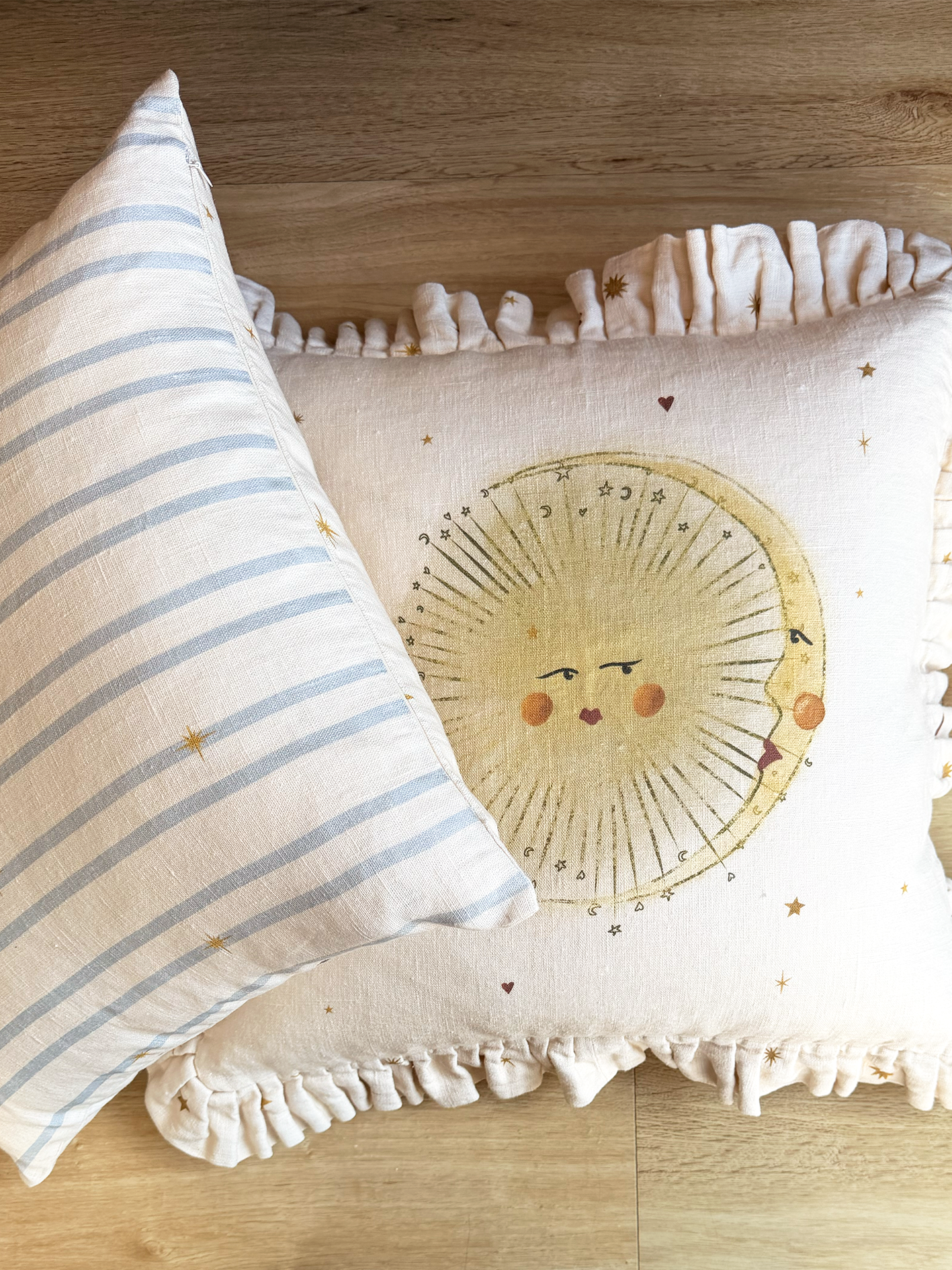 Linen ruffled cushion cover "Astral Weeks"