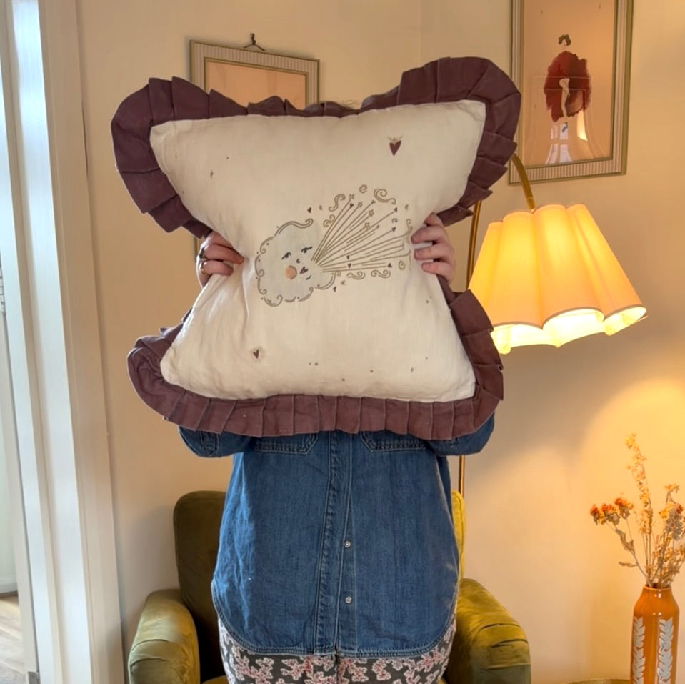 Linen ruffled cushion cover "Love Cloud"