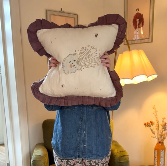 Linen ruffled cushion cover "Love Cloud"